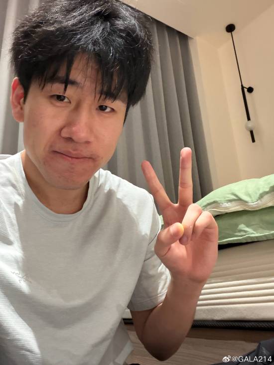 《LOL》Gala大秀八块儿腹肌 女粉馋